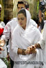Filename=yashjohar-funeral-001.jpg
Filesize=51KB
Dimensions=414x612
Date added=Feb 08, 2008 yashjohar-funeral-001.jpg
